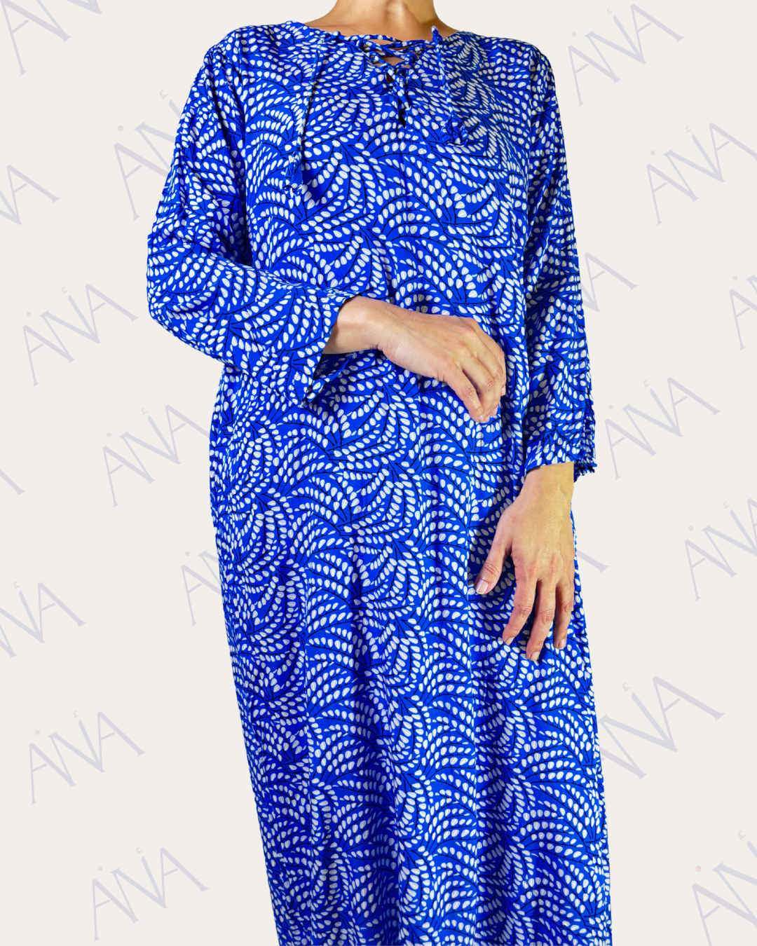 Ana Blue & White Simple